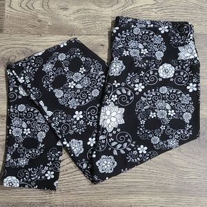 Black/White Floral Skull Leggings